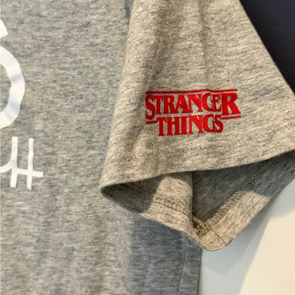 GAP Light Gray Graphic Tee Stranger Things in Sleeve Upside Down Gap Sz10 teen